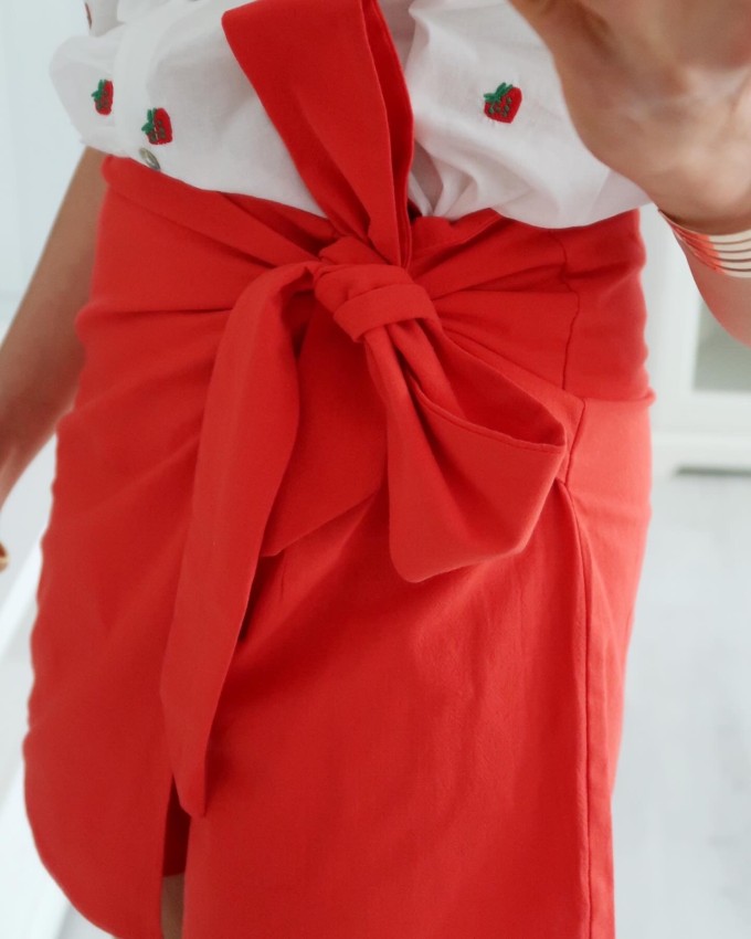 Falda lazada roja
