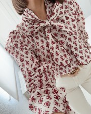 Blusa flor de lis granate