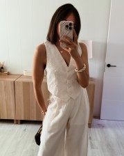 Conjunto chaleco bordado y pantalón